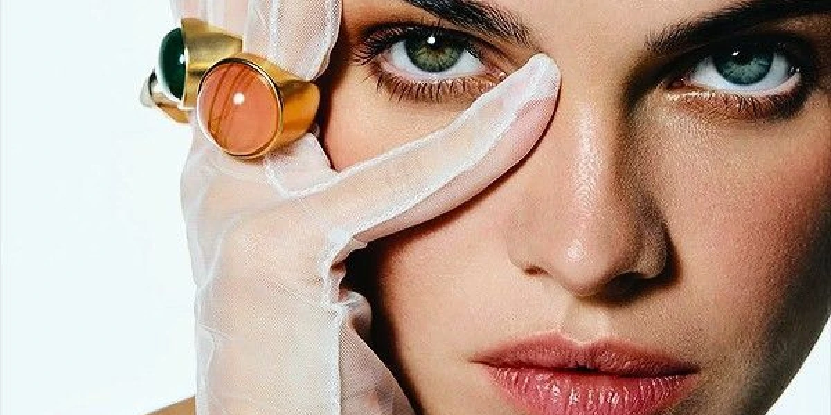 AURA predstavlja novu kolekciju maskara koja spaja efekt i njegu trepavica