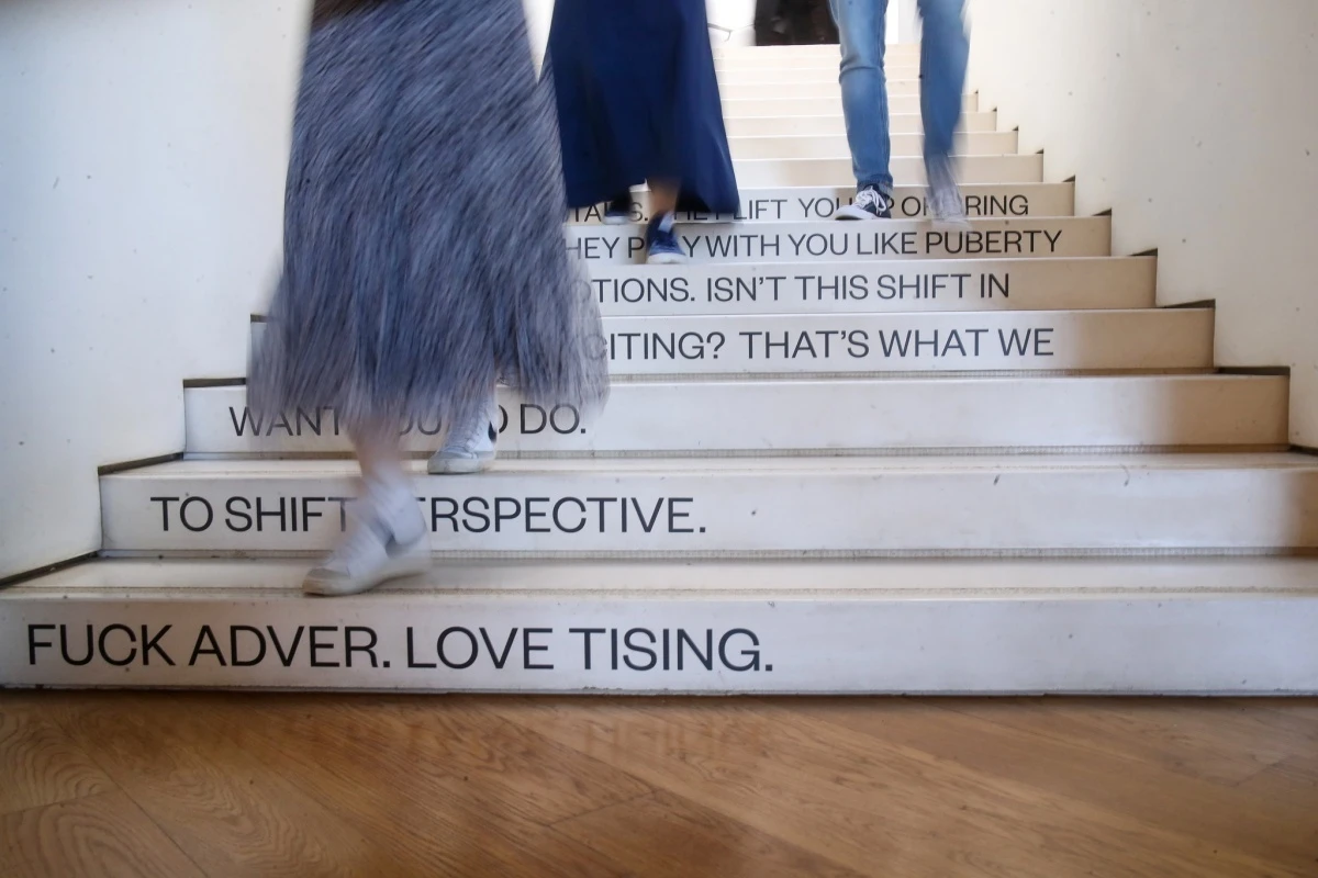 Dok publika sve teže odlučuje kome vjerovati, u Rovinj dolazi jedna od najutjecajnijih svjetskih copywriterica