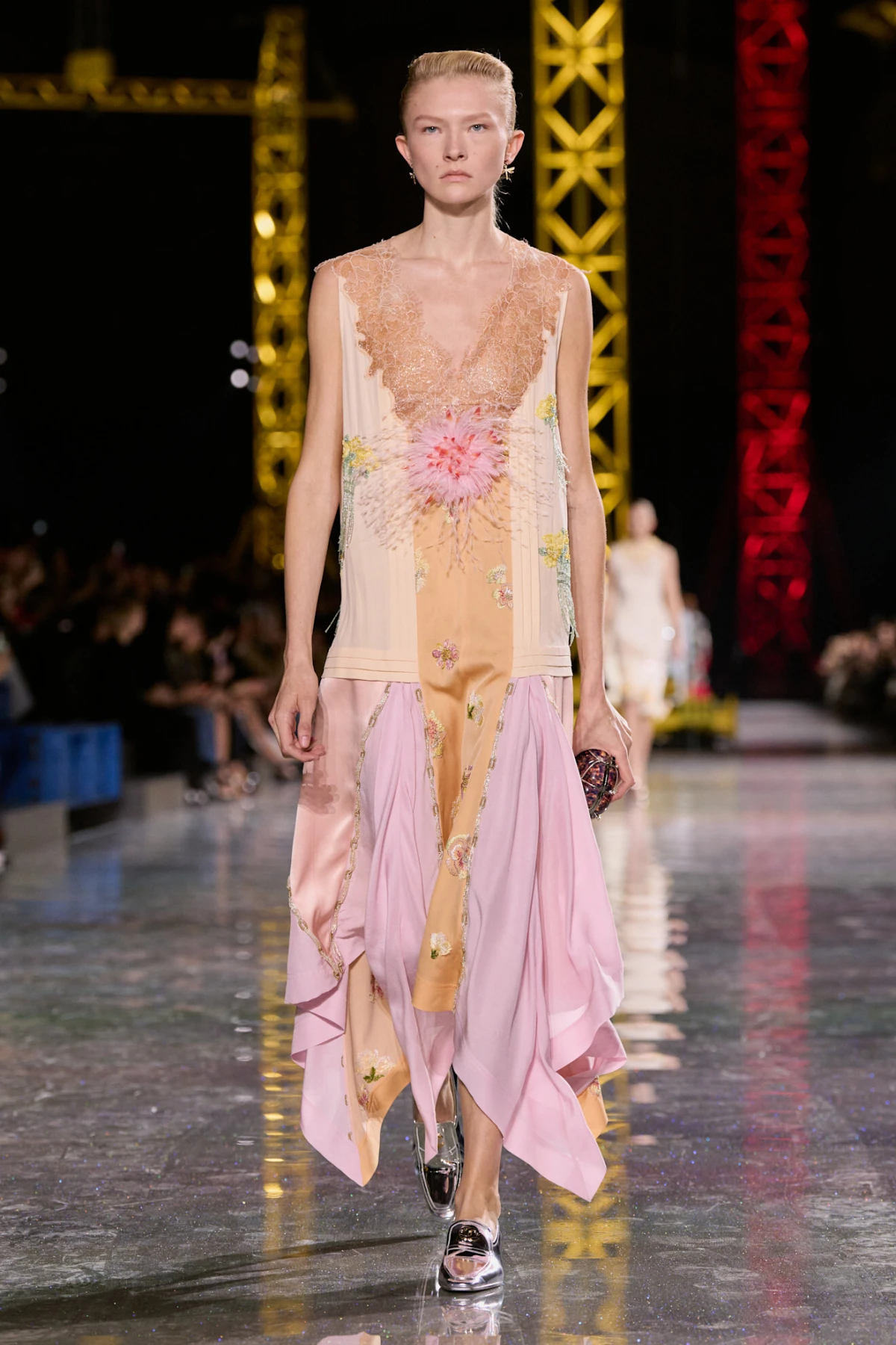 Nova Chanel revija dokazala je da Matthieu Blazy vrlo dobro zna &scaron;to želimo nositi