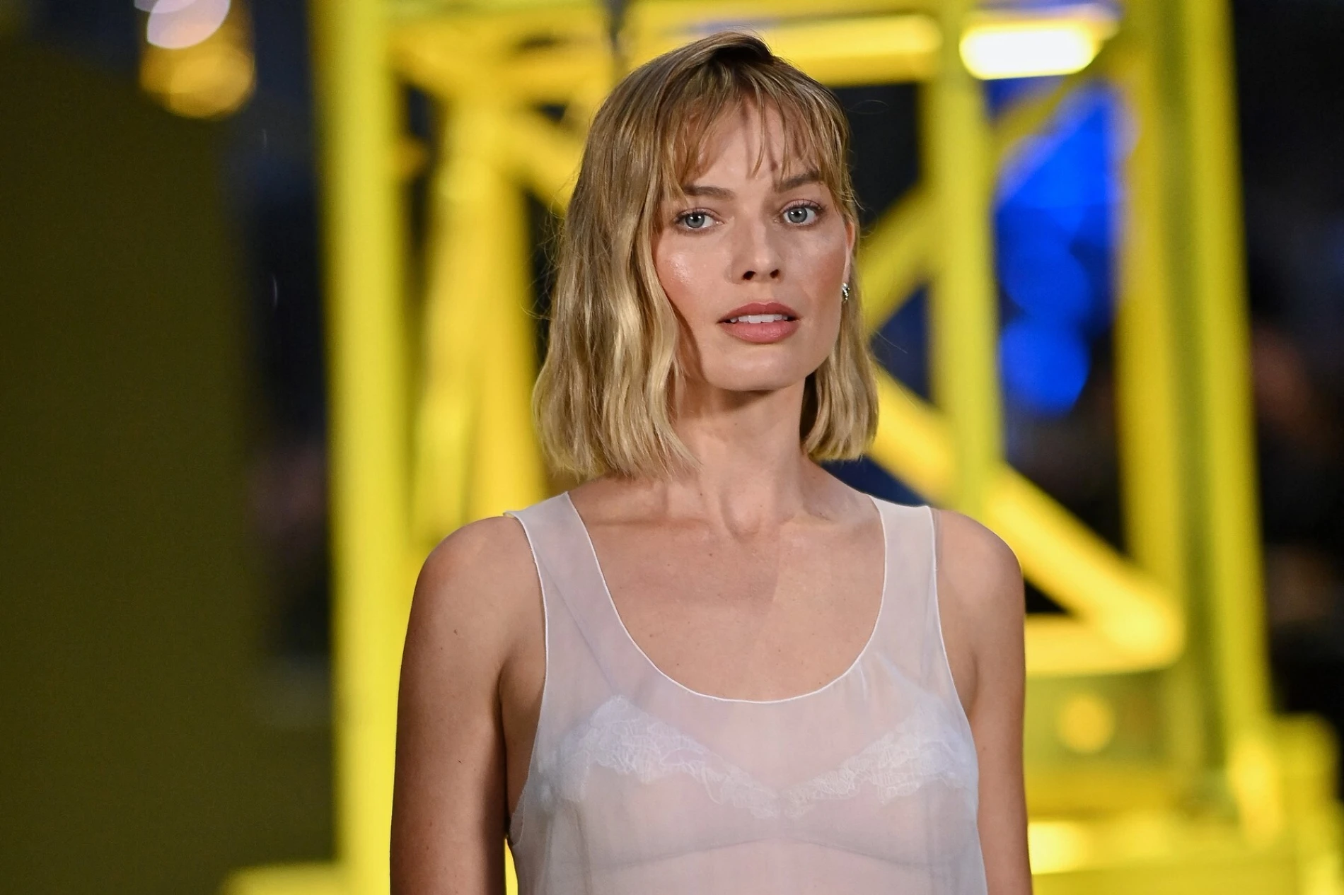 Margot Robbie pokazala veliku transformaciju na Chanel reviji