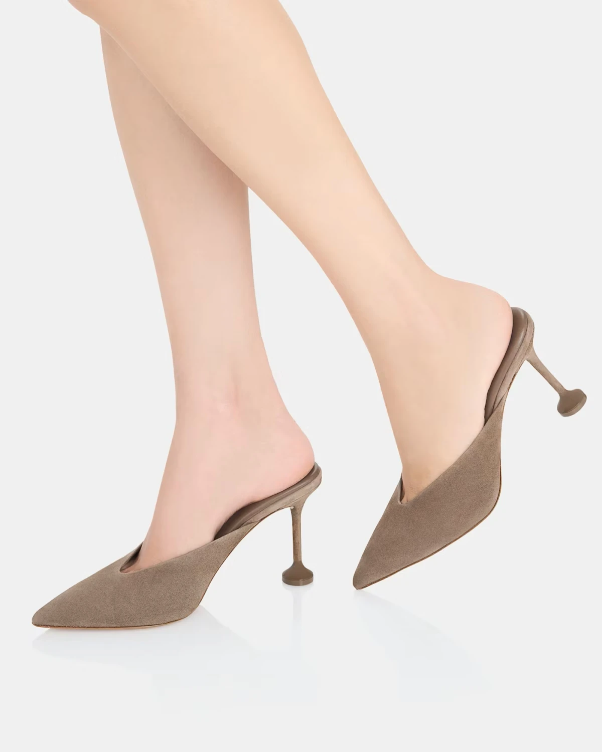 Zara je predstavila svoju verziju Aquazzura mule salonki, te&scaron;ko nam se odlučiti koji je model bolji