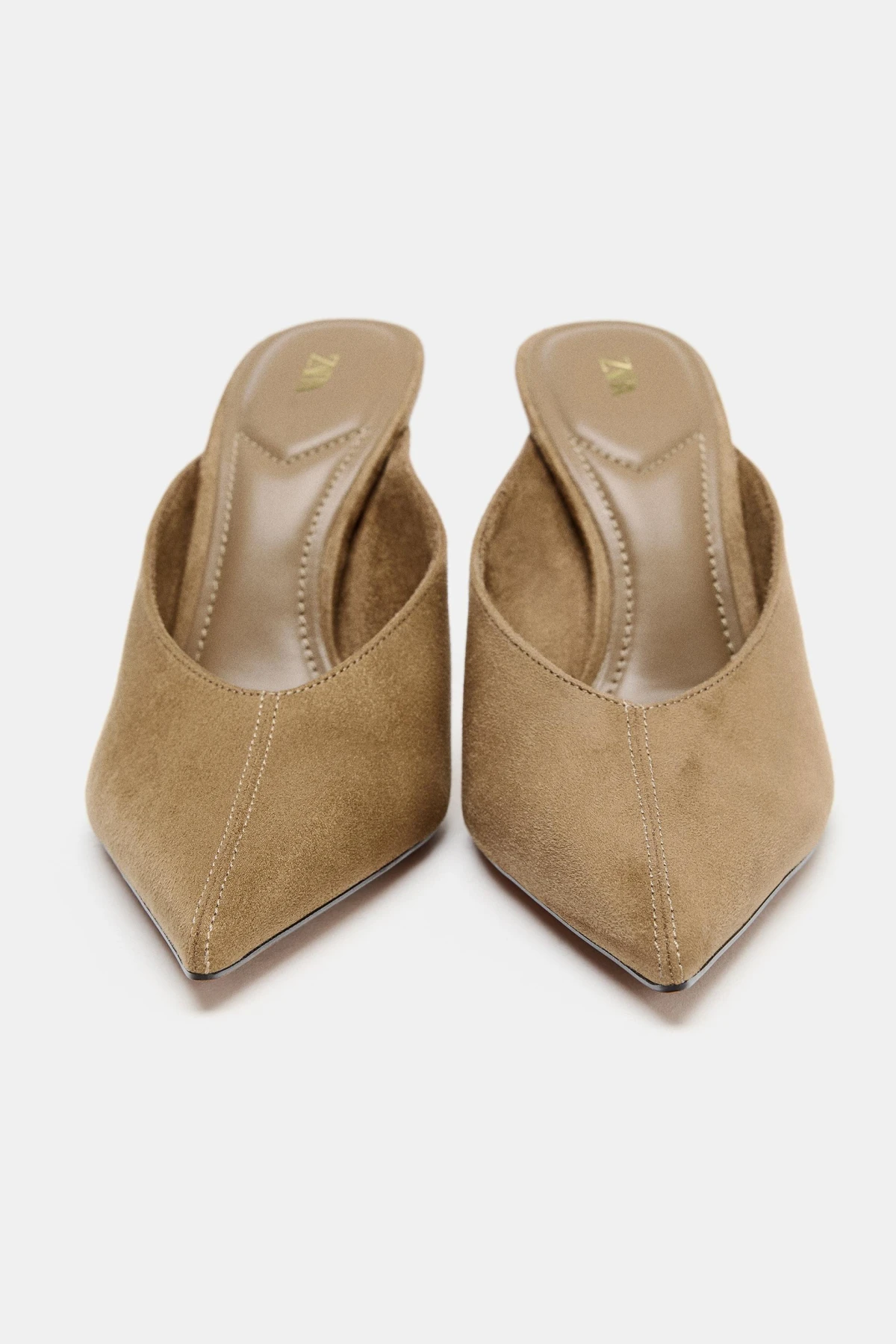 Zara je predstavila svoju verziju Aquazzura mule salonki, te&scaron;ko nam se odlučiti koji je model bolji